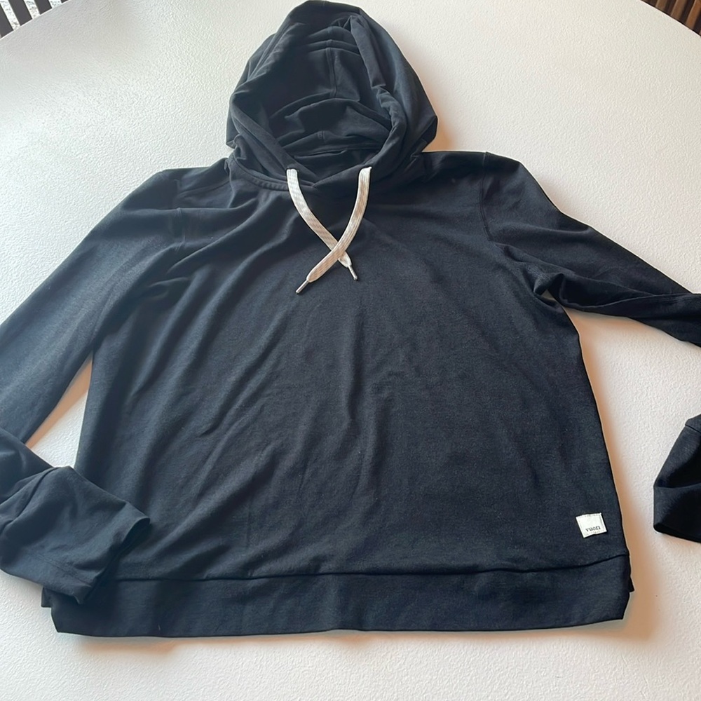 NWOT Vuori Halo hoodie
